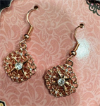 ORECCHINI IN METALLO CON STRASS. INTRECCI D'ARTE