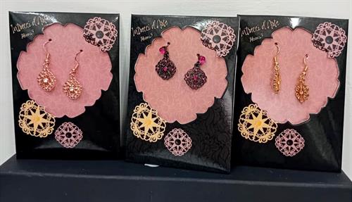 ORECCHINI IN METALLO CON STRASS. INTRECCI D'ARTE