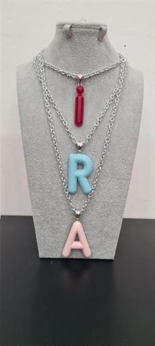 COLLANA CON LETTERA. LINEA SARNIRO