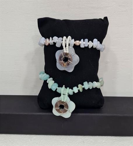 BRACCIALE CON PIETRE DI FIUME